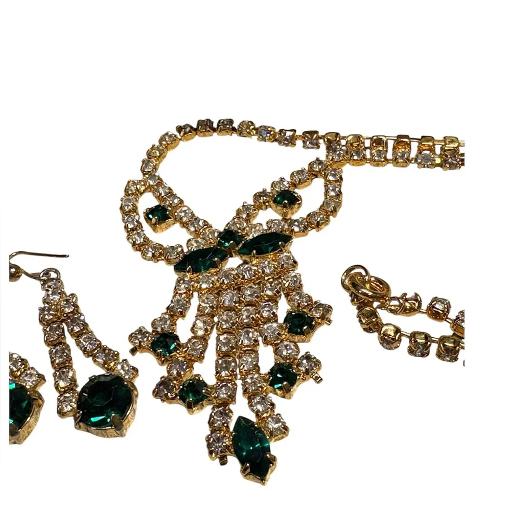 Vintage Gold and Green Jewelry Set - Picture 4 of 11